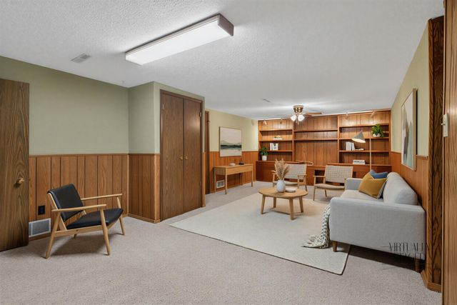 741 Wildwood Road, Waterloo, IA 50701