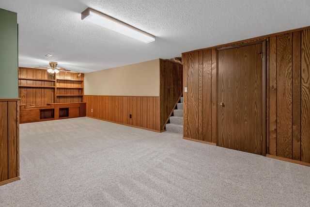 741 Wildwood Road, Waterloo, IA 50701