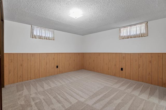 741 Wildwood Road, Waterloo, IA 50701