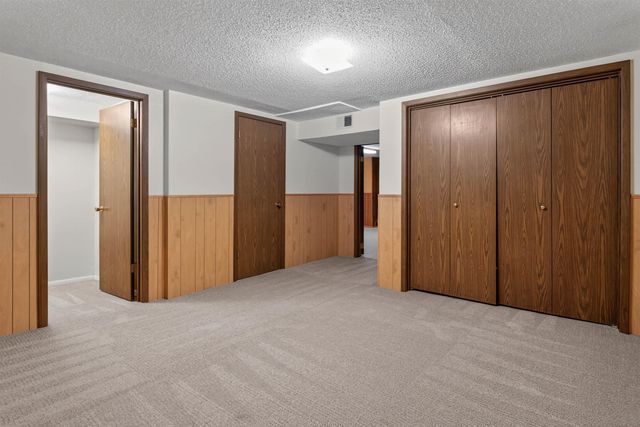 741 Wildwood Road, Waterloo, IA 50701
