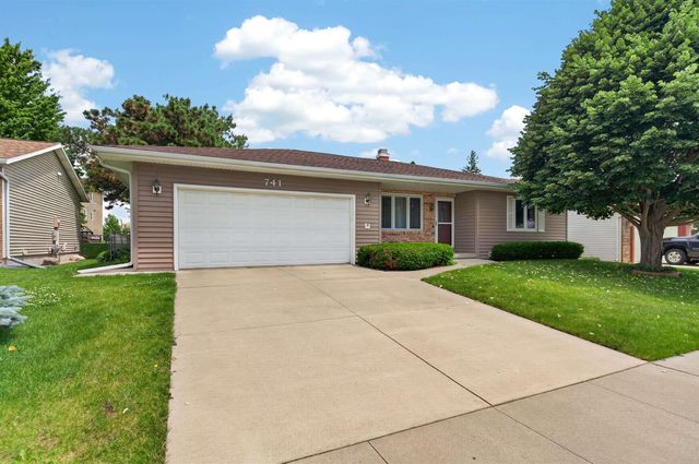 741 Wildwood Road, Waterloo, IA 50701