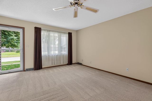 741 Wildwood Road, Waterloo, IA 50701