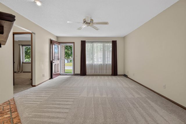 741 Wildwood Road, Waterloo, IA 50701