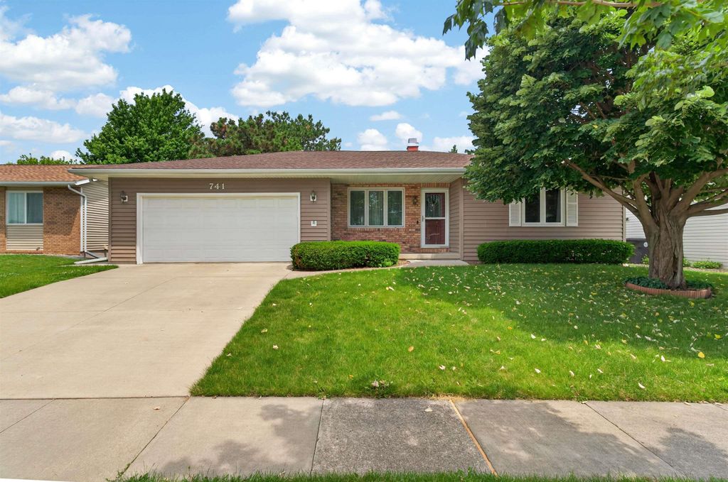 741 Wildwood Road, Waterloo, IA 50701