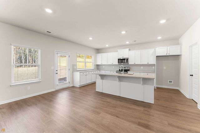 755 Lakehaven Lane, Loganville, GA 30052