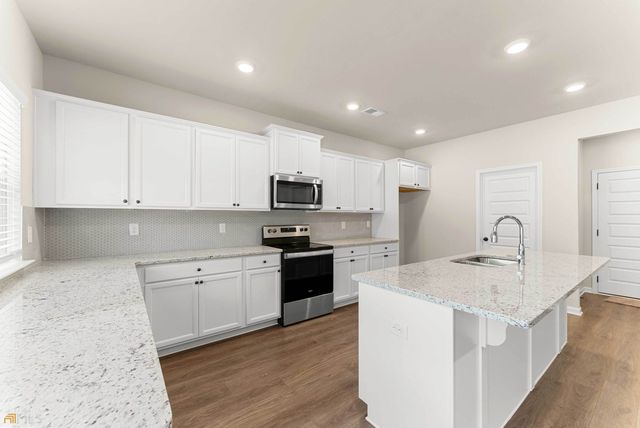 755 Lakehaven Lane, Loganville, GA 30052