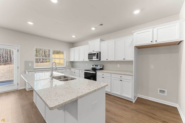 755 Lakehaven Lane, Loganville, GA 30052