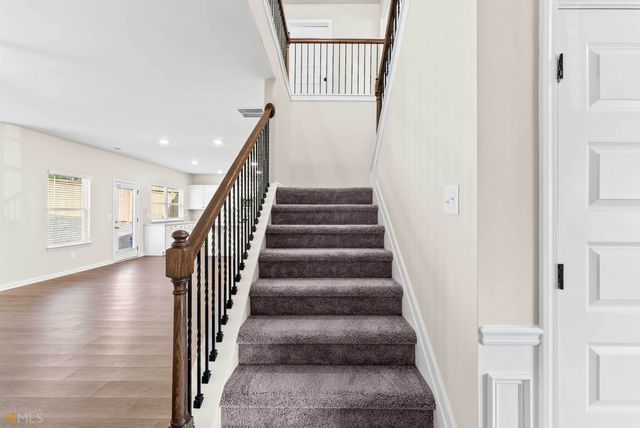 755 Lakehaven Lane, Loganville, GA 30052