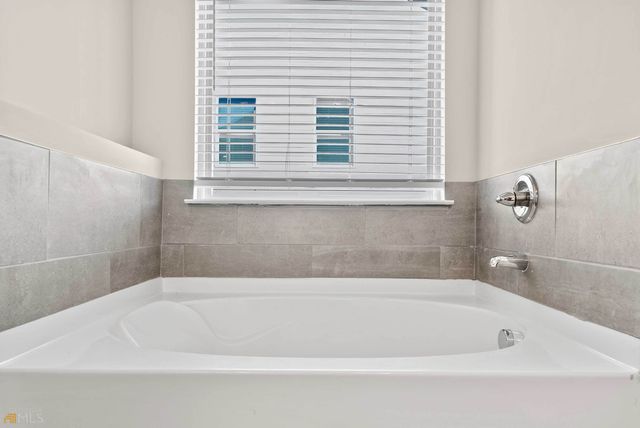 755 Lakehaven Lane, Loganville, GA 30052