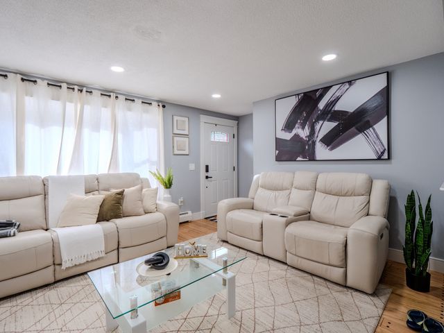 60 Judy Dr, Leominster, MA 01453