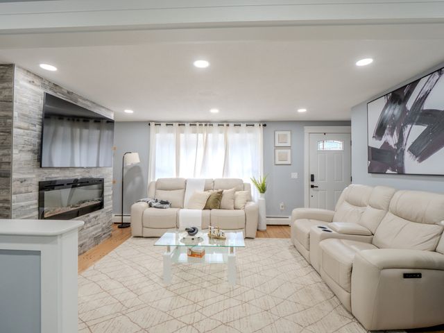 60 Judy Dr, Leominster, MA 01453