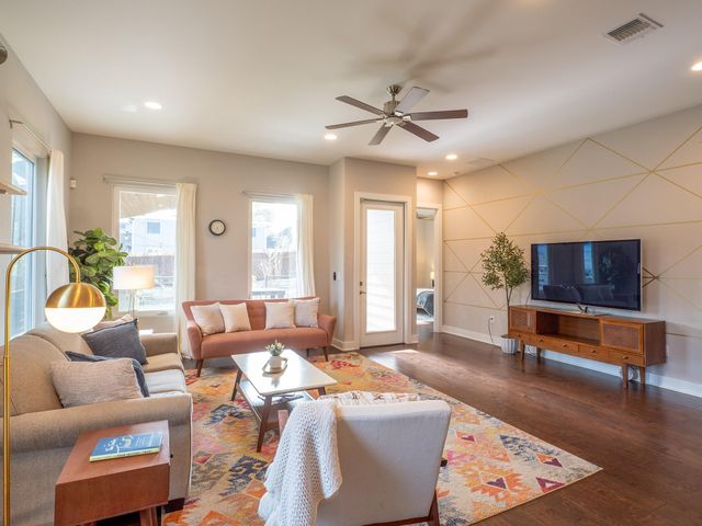 2113 Glendale PL, Austin, TX 78704