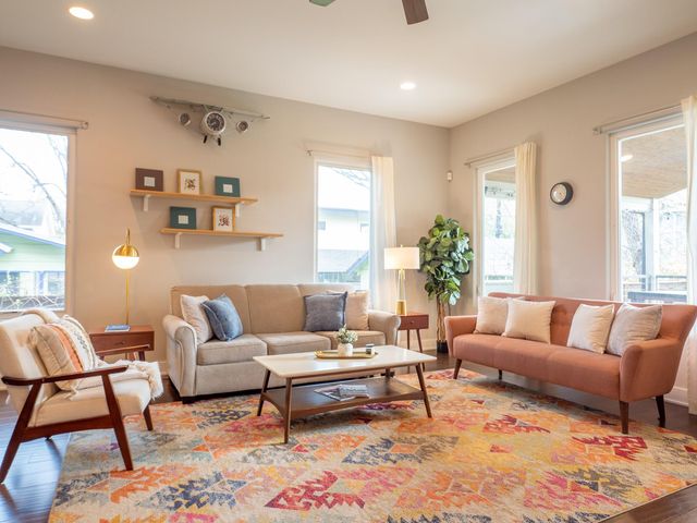 2113 Glendale PL, Austin, TX 78704