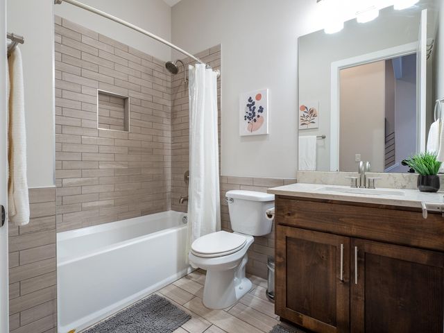 2113 Glendale PL, Austin, TX 78704