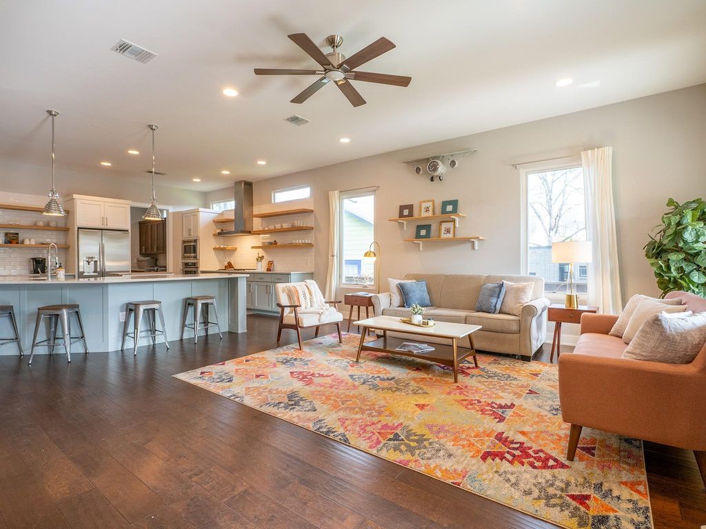 2113 Glendale PL, Austin, TX 78704