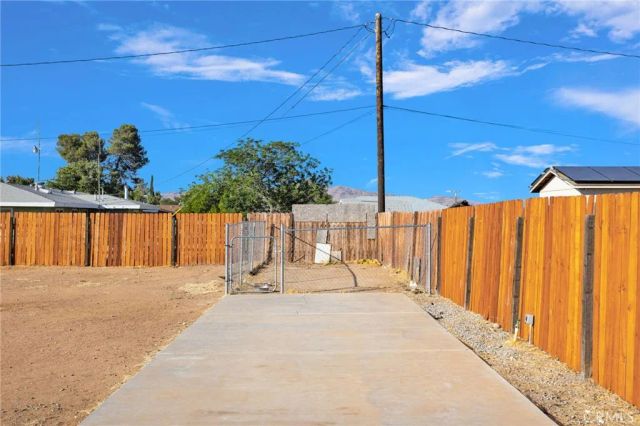 21330 Ramona, Apple Valley, CA 92307