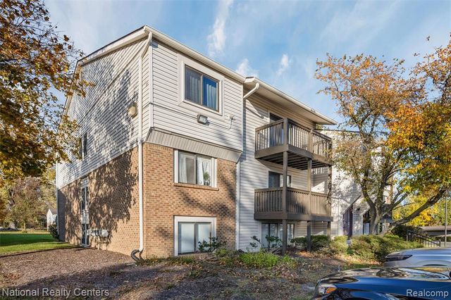 30022 W 12 Mile Road 9, Farmington Hills, MI 48334