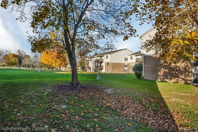 30022 W 12 Mile Road 9, Farmington Hills, MI 48334