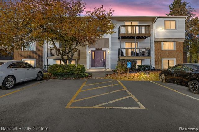 30022 W 12 Mile Road 9, Farmington Hills, MI 48334