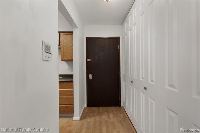 30022 W 12 Mile Road 9, Farmington Hills, MI 48334