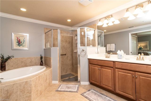 7878 Clemson ST 101, Naples, FL 34104