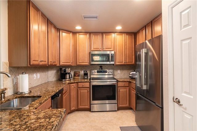 7878 Clemson ST 101, Naples, FL 34104