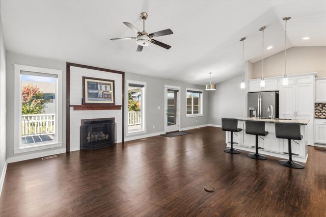 1419 Green Hills Drive, Norwalk, IA 50211