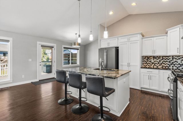 1419 Green Hills Drive, Norwalk, IA 50211