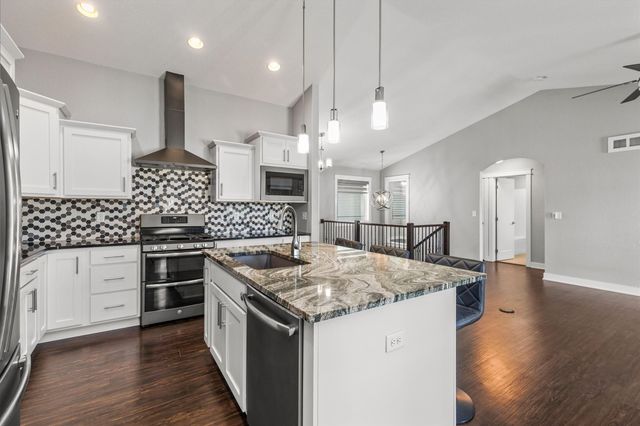 1419 Green Hills Drive, Norwalk, IA 50211