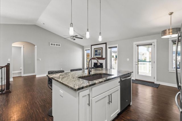 1419 Green Hills Drive, Norwalk, IA 50211