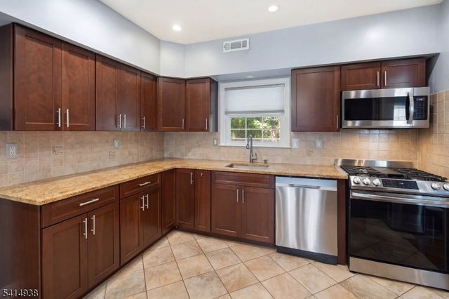 3 Neskell Dr, Bridgewater Twp., NJ 07920