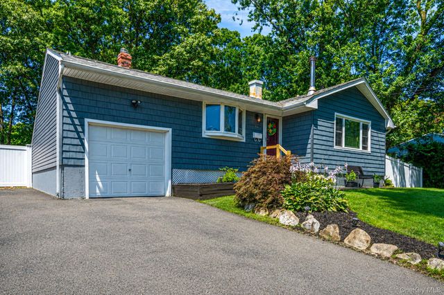 14 Antler Lane, South Setauket, NY 11720