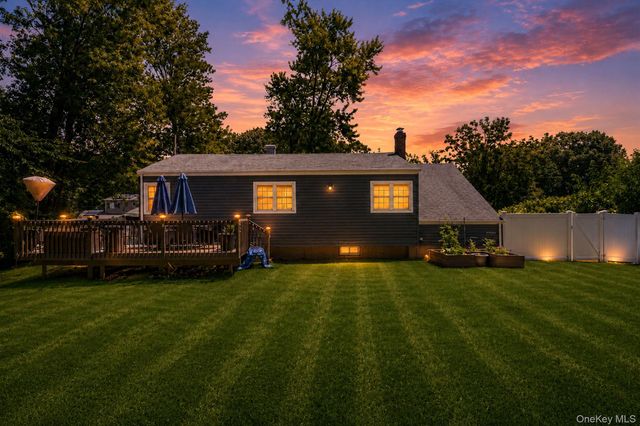 14 Antler Lane, South Setauket, NY 11720