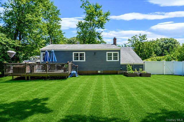 14 Antler Lane, South Setauket, NY 11720