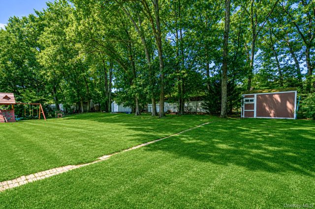 14 Antler Lane, South Setauket, NY 11720