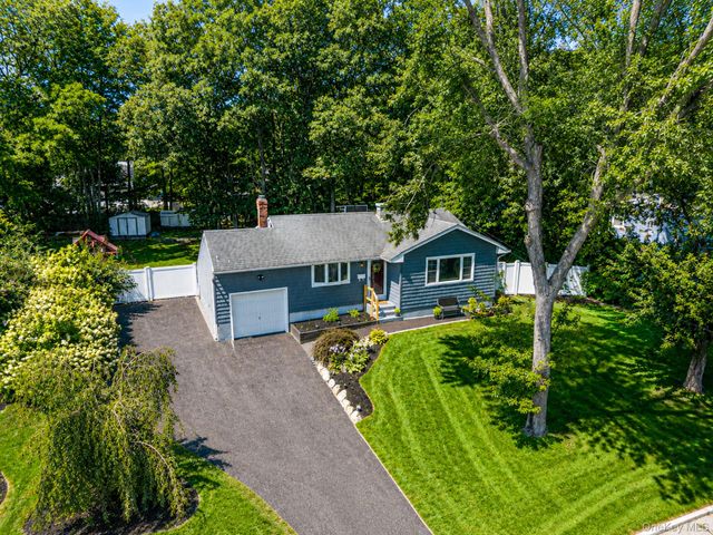 14 Antler Lane, South Setauket, NY 11720
