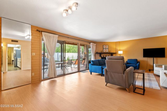 10136 N Valle Del Oro Drive, Tucson, AZ 85737