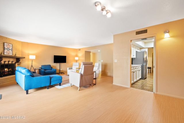 10136 N Valle Del Oro Drive, Tucson, AZ 85737