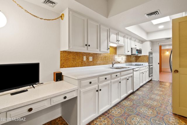 10136 N Valle Del Oro Drive, Tucson, AZ 85737