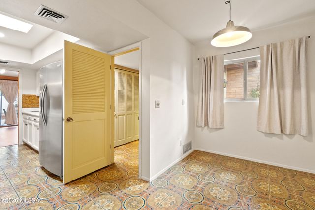 10136 N Valle Del Oro Drive, Tucson, AZ 85737