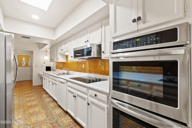 10136 N Valle Del Oro Drive, Tucson, AZ 85737