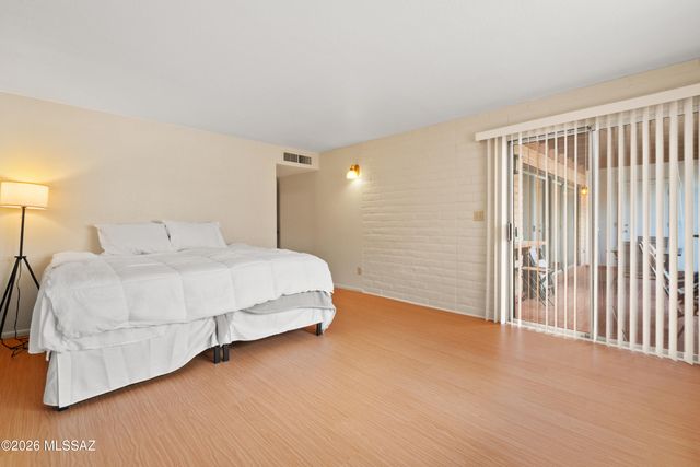10136 N Valle Del Oro Drive, Tucson, AZ 85737