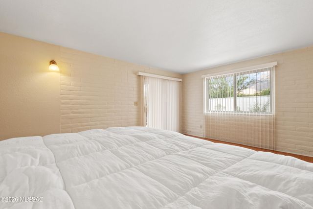 10136 N Valle Del Oro Drive, Tucson, AZ 85737