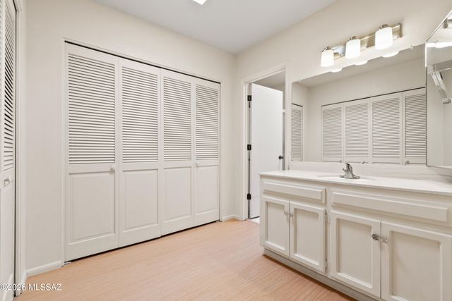 10136 N Valle Del Oro Drive, Tucson, AZ 85737