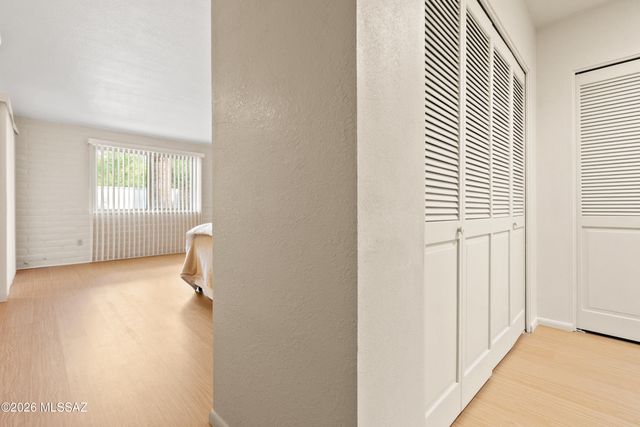 10136 N Valle Del Oro Drive, Tucson, AZ 85737