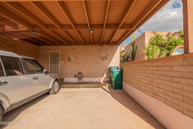 10136 N Valle Del Oro Drive, Tucson, AZ 85737