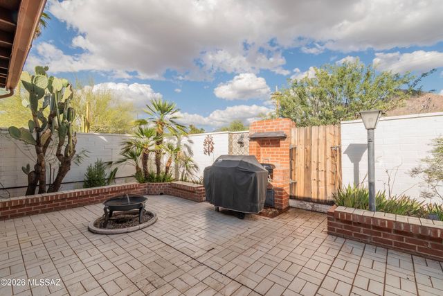 10136 N Valle Del Oro Drive, Tucson, AZ 85737