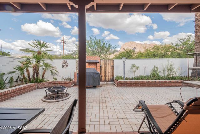 10136 N Valle Del Oro Drive, Tucson, AZ 85737