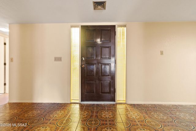 10136 N Valle Del Oro Drive, Tucson, AZ 85737