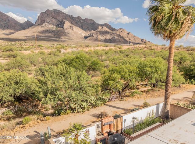 10136 N Valle Del Oro Drive, Tucson, AZ 85737